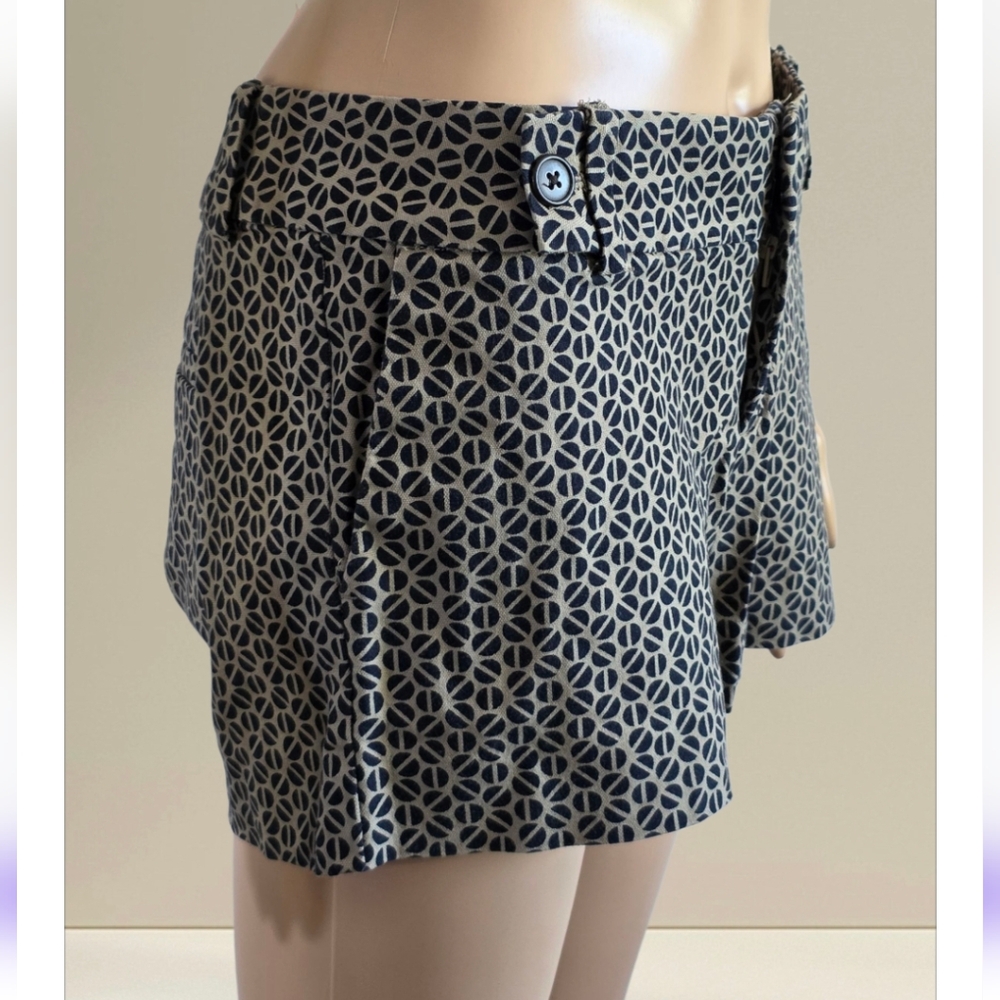 Banana Republic Black/Cream Patterned Ryan Fit Dress Shorts,quiet Luxury, Size 4 - Picture 4 of 16